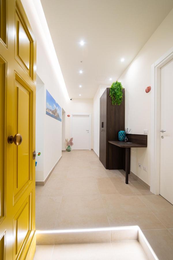 Numisia Guest House 泰拉奇纳 外观 照片