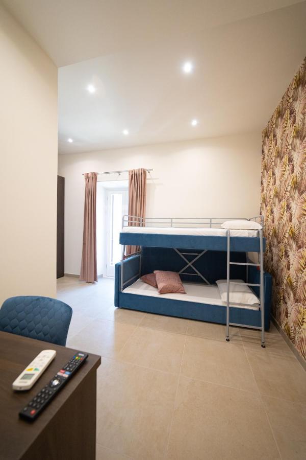 Numisia Guest House 泰拉奇纳 外观 照片