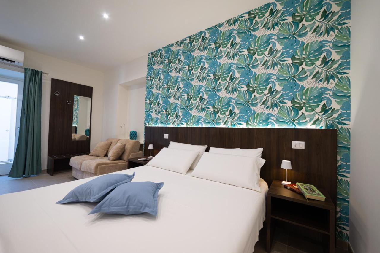 Numisia Guest House 泰拉奇纳 外观 照片