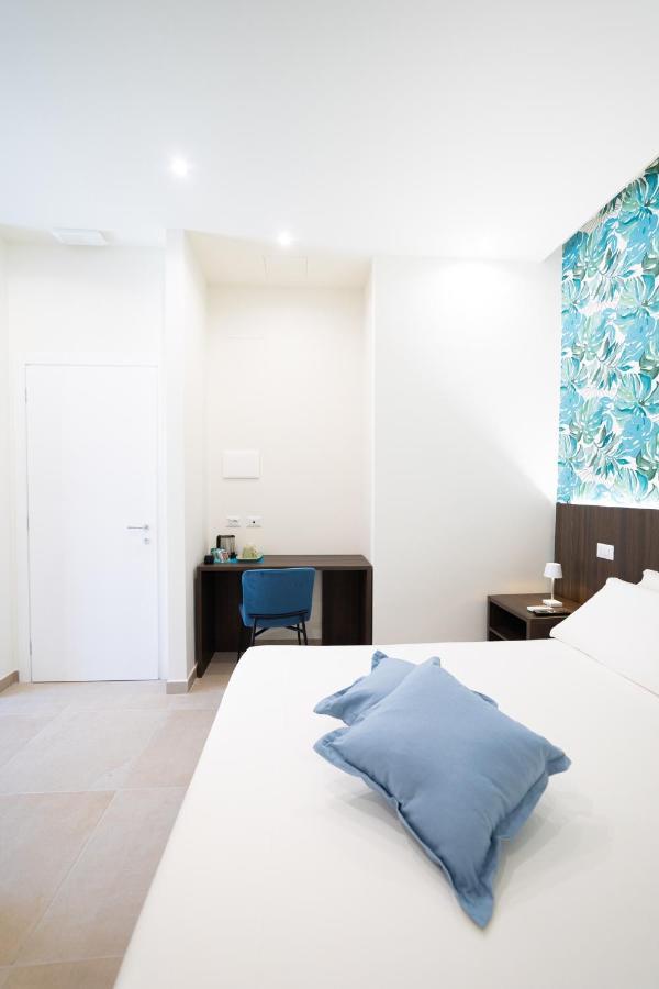 Numisia Guest House 泰拉奇纳 外观 照片