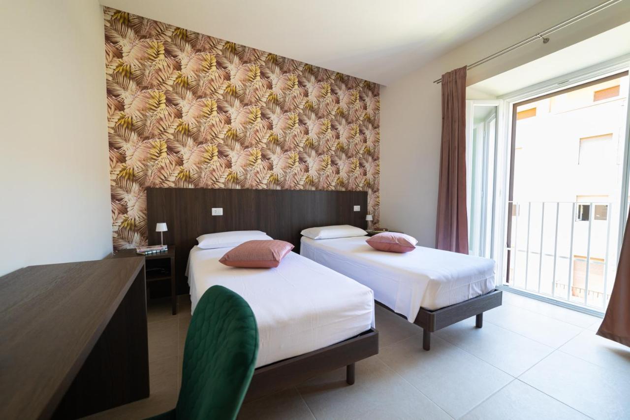 Numisia Guest House 泰拉奇纳 外观 照片