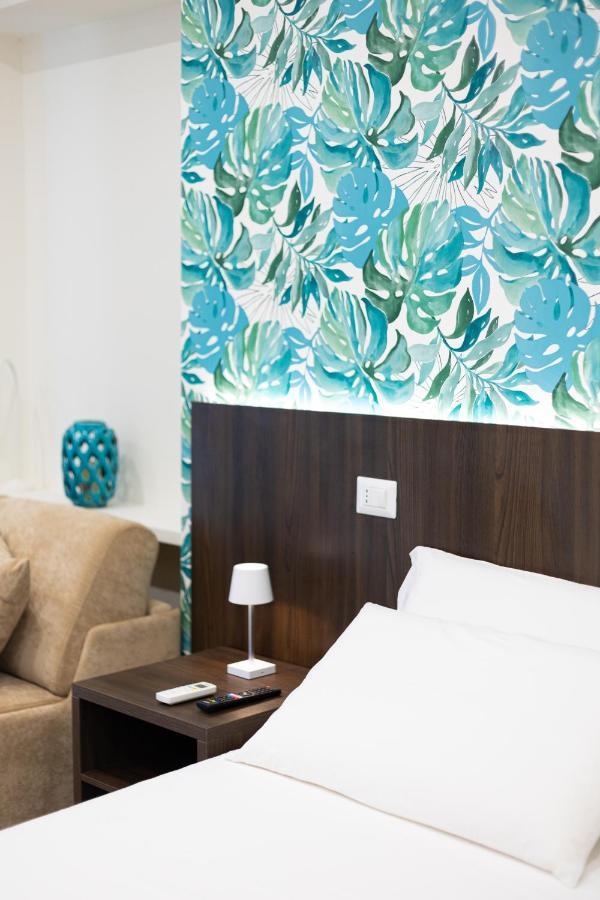 Numisia Guest House 泰拉奇纳 外观 照片