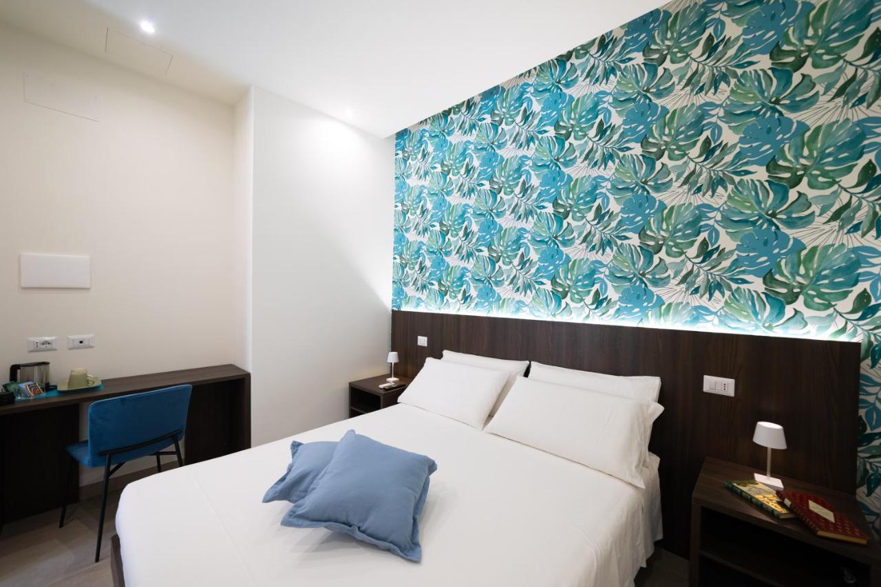 Numisia Guest House 泰拉奇纳 外观 照片