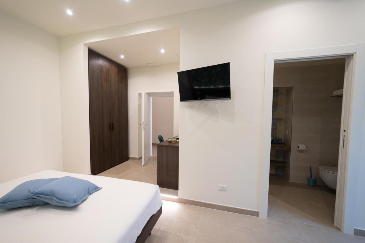 Numisia Guest House 泰拉奇纳 外观 照片