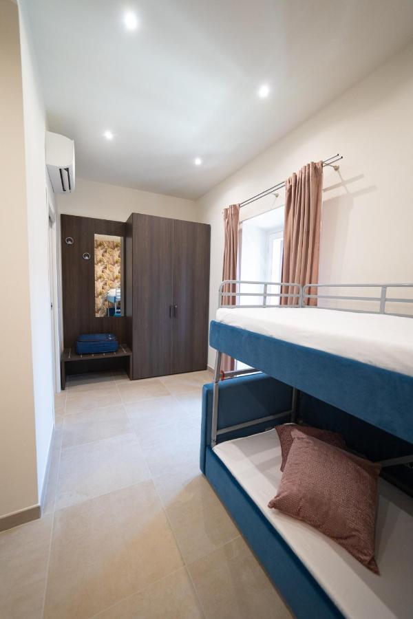 Numisia Guest House 泰拉奇纳 外观 照片