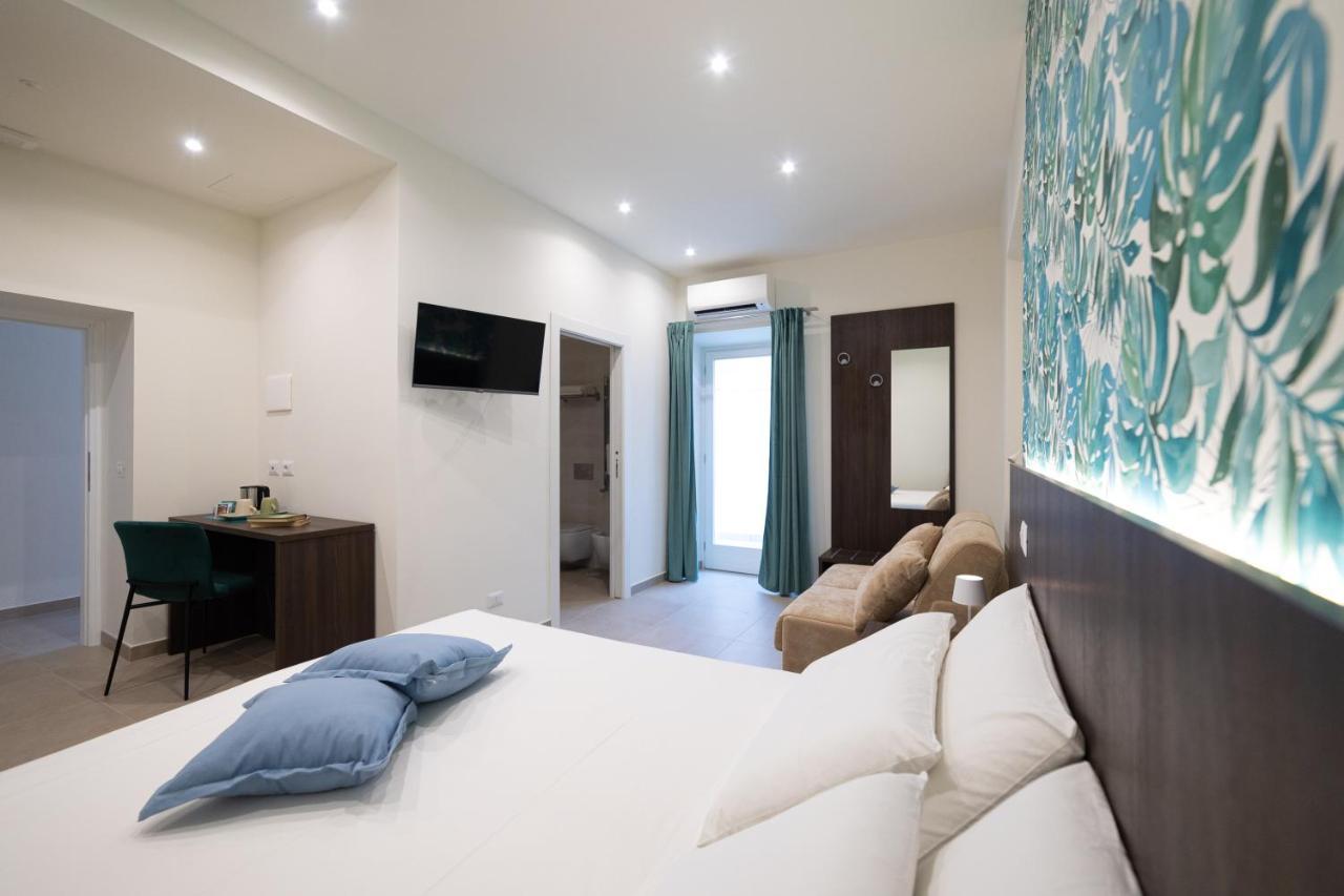 Numisia Guest House 泰拉奇纳 外观 照片